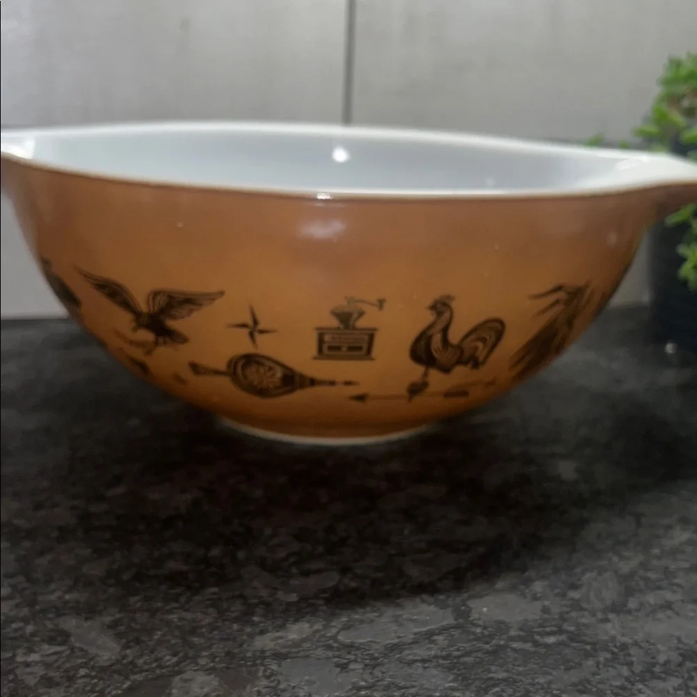 4qt #444 Vintage Early American Cinderella Brown Mixing Bowl. Exc condition..